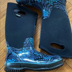 Womens bogs size 8